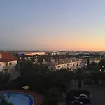 - Cozy Flat With Explendid View. *